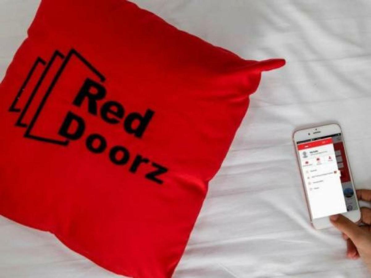 Reddoorz Near Solo Balapan Station 2 Hotel Exterior photo